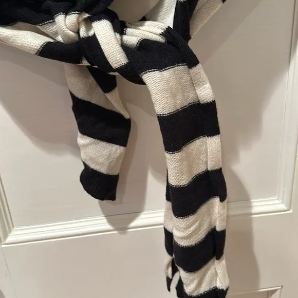 Marc Jacobs black and cream oversized faux fur scarf - Picture 3 of 5